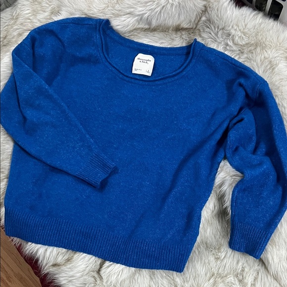Abercrombie & Fitch Women's Vibrant Blue Crew Neck Sweater - Picture 1 of 6